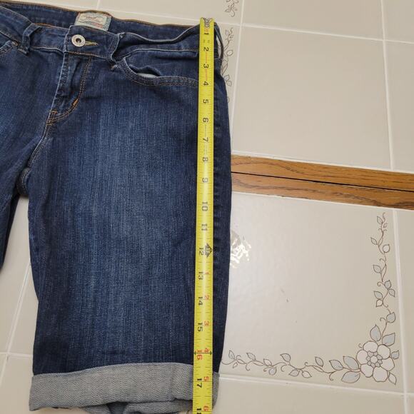 Levi Womens 515 Bermuda Blue Denim Jean Shorts Size 6 Cuffed Hem - Picture 2 of 11
